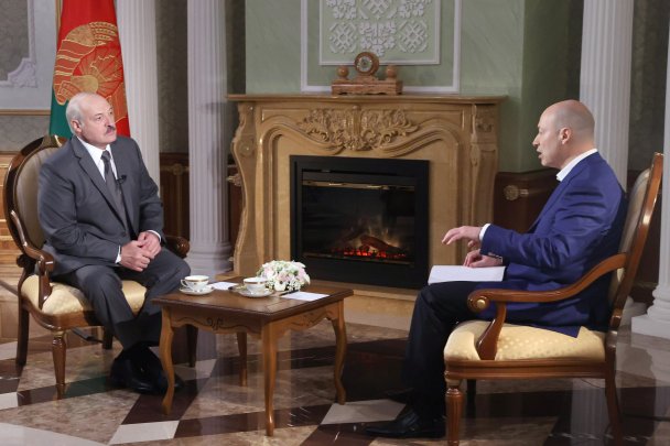 «Путин не будет президентом до 2036 года»: большое интервью Лукашенко о выборах, коронавирусе и «барахтанье» российских властей