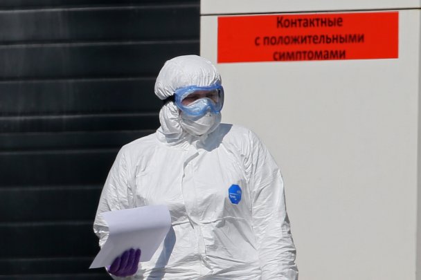 Число новых заболевших коронавирусом России показало рекорд третий день подряд