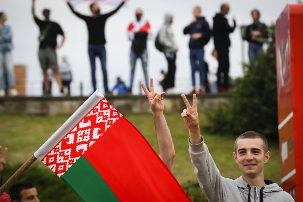 Медики на улице, стрельба по машинам, новая смерть: четвертый день протестов в Белоруссии обошелся без массовых столкновений