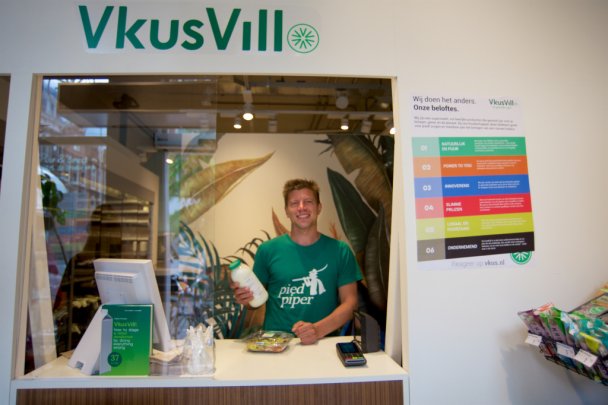 «ВкусВилл» открыл первый магазин за границей