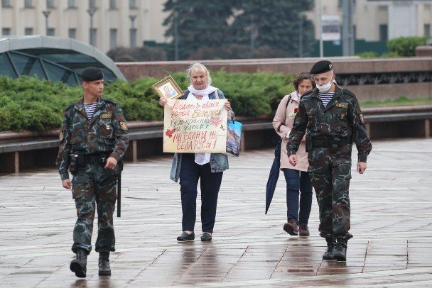 «Будете иметь дело уже не с милицией, а с армией»: Минобороны Белоруссии взяло под охрану военные памятники 