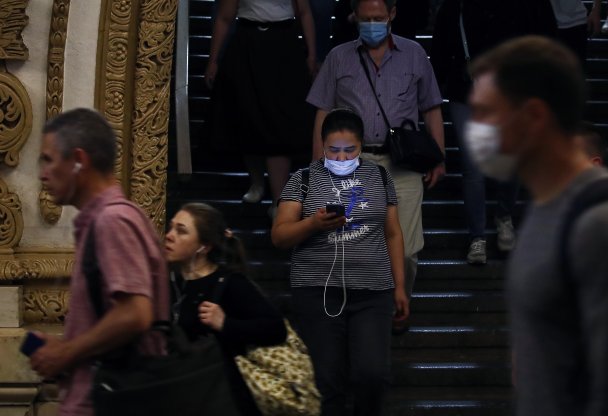 Полиция начала массово штрафовать пассажиров метро Москвы за отсутствие масок
