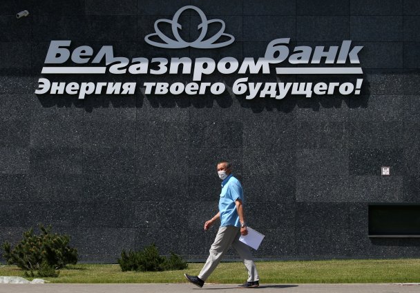«Обнаружили вывод денег»: что произошло в белорусском банке «Газпрома» после решения его экс-главы идти на выборы