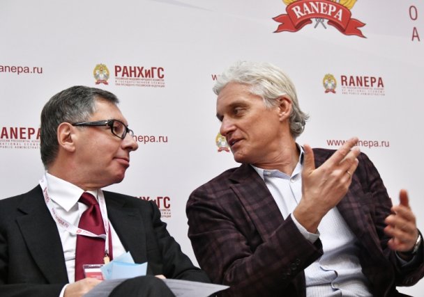«Нужно живое общение»: Авен и Тиньков поспорили о необходимости банковских отделений