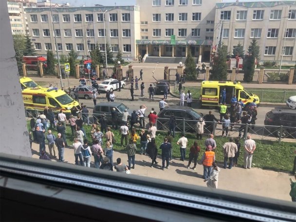 Дети погибли при стрельбе в школе в Казани  
