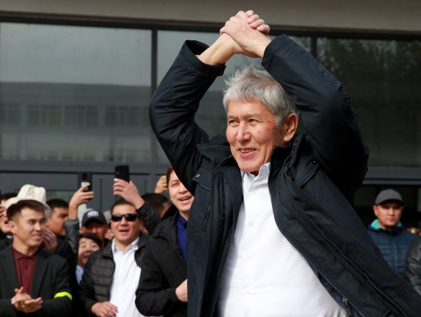 Спецназ задержал экс-президента Киргизии Алмазбека Атамбаева
