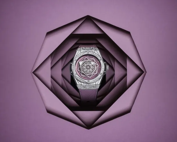 Розовый или серый. Часы Hublot вместо татуировки на запястье