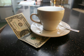 Гид по чаевым: сколько, кому и как платить | Forbes Life