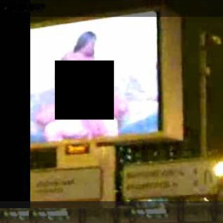 Хакер, разместивший порно-ролик на рекламном экране в центре Москвы, просто пошутил