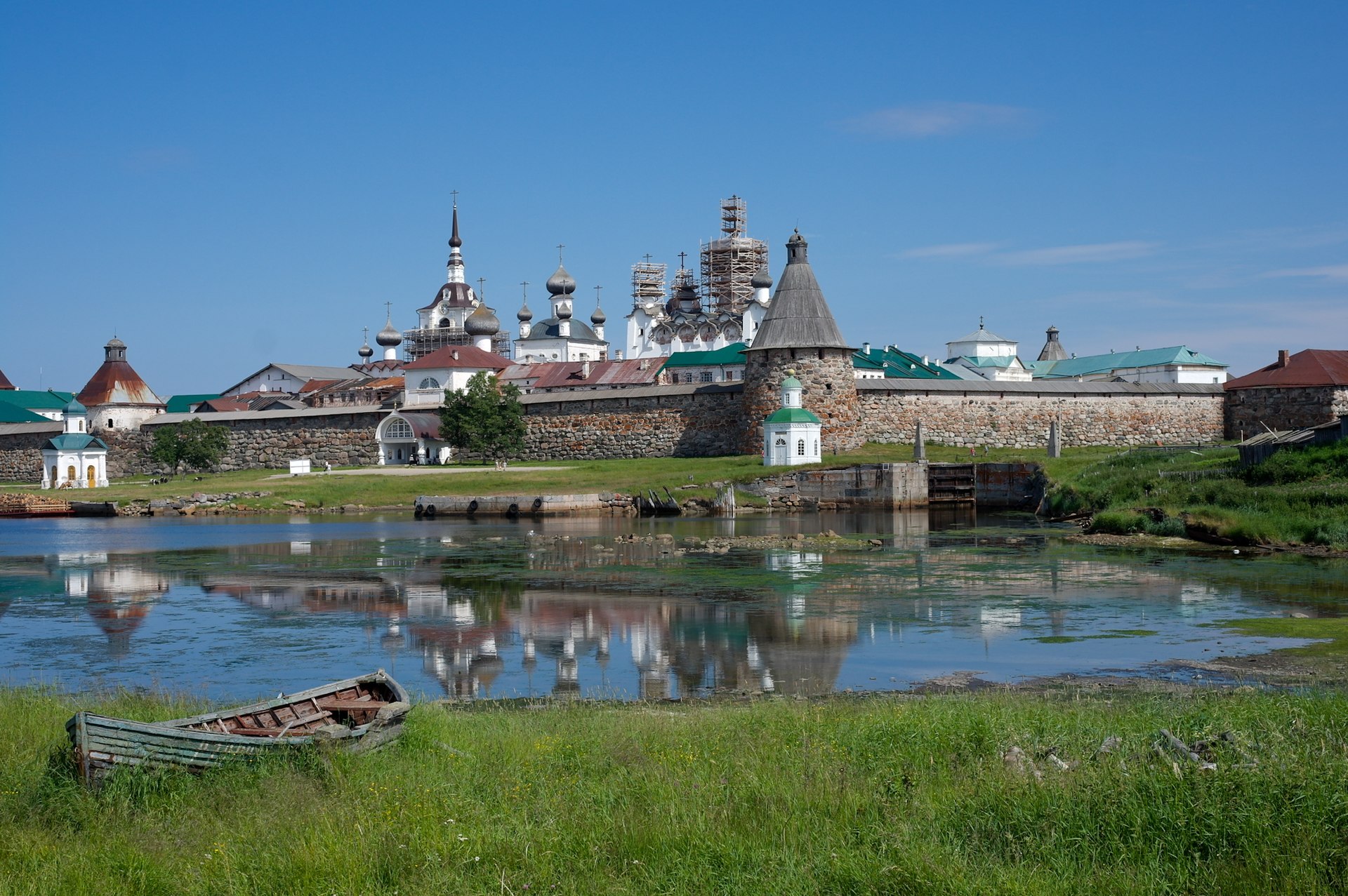 Местное чудо: 7 удивительных городов России, куда стоит отправиться в  путешествие | Forbes Life