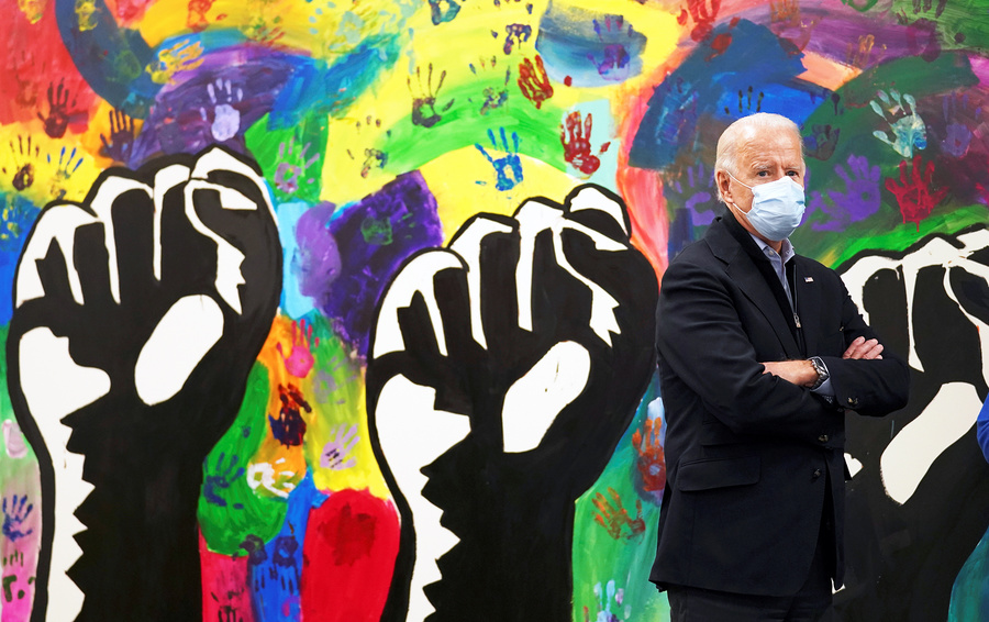 Фото Kevin Lamarque / Reuters