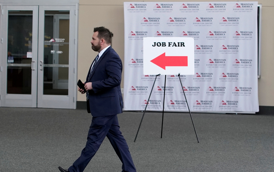 Pitchbook оценивает Jobcase в $445 млн. Выручка, которую в прошлом году Гофф оценил в $100 млн, поступает от 2000 компаний, включая Amazon, Pizza Hut и FedEx George Frey/Reuters