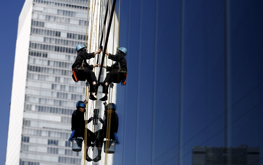 Фото Thomas Peter / Reuters