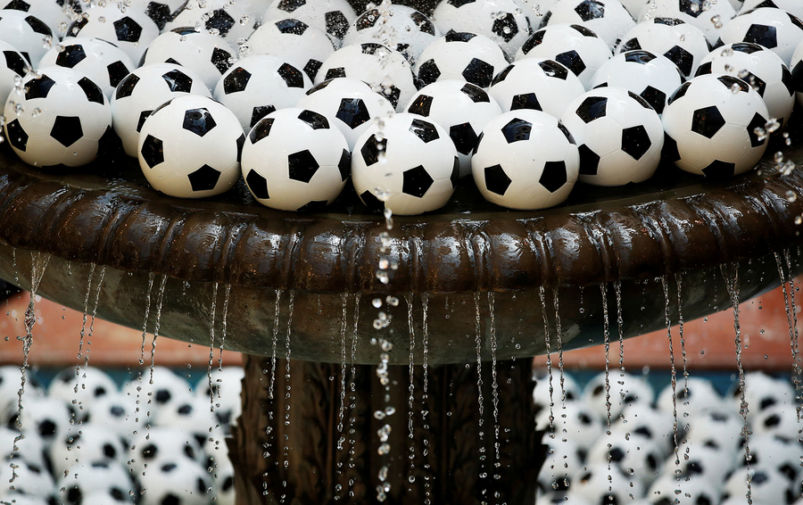 Фото Christian Hartmann / Reuters
