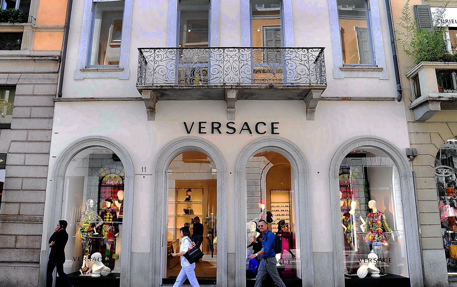 Versace извинился за выпуск футболок с картой Китая без Макао и Гонконга