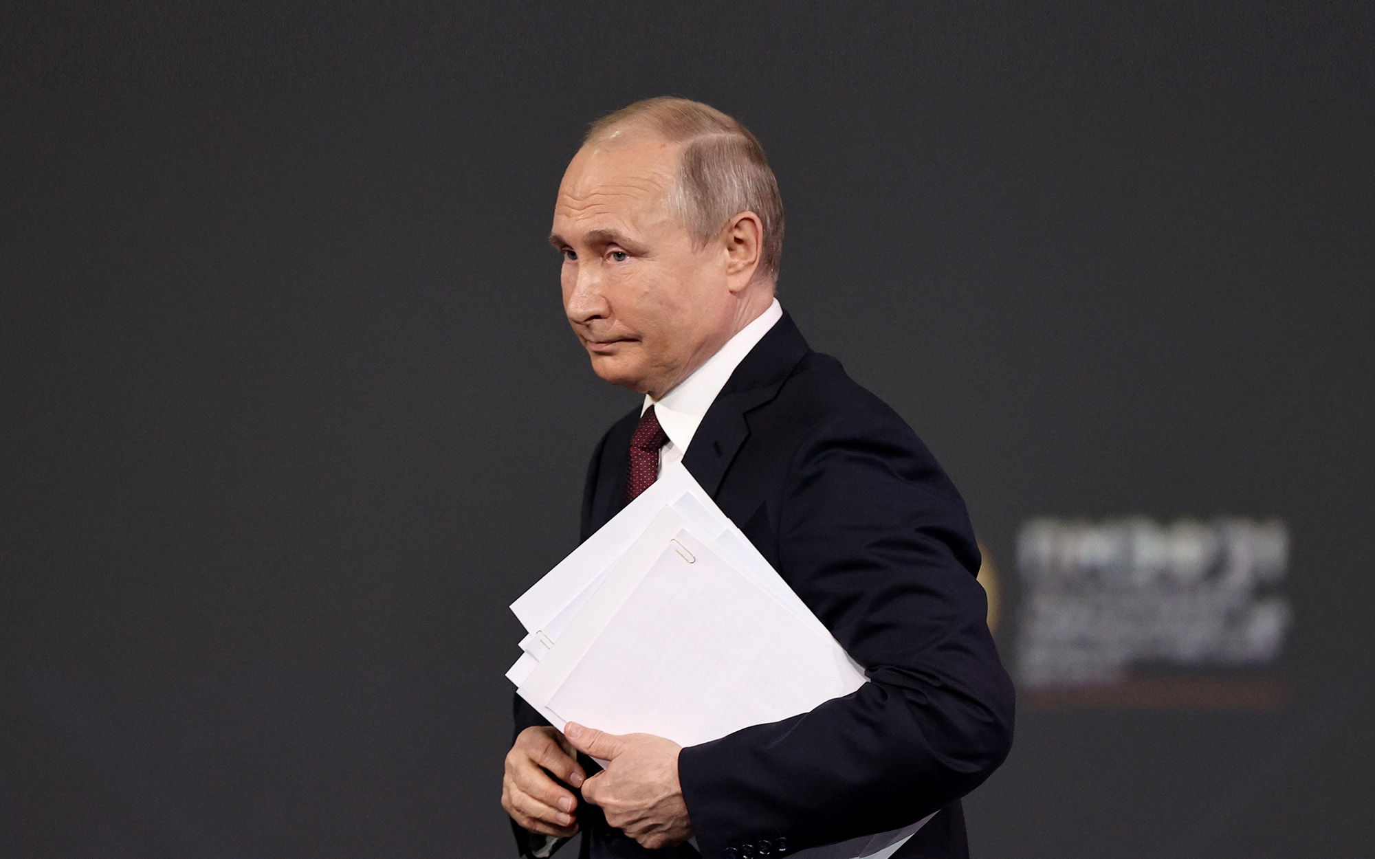 Приподнять и сварить: какой режим пообещал инвесторам Владимир Путин на  Питерском форуме | Forbes.ru