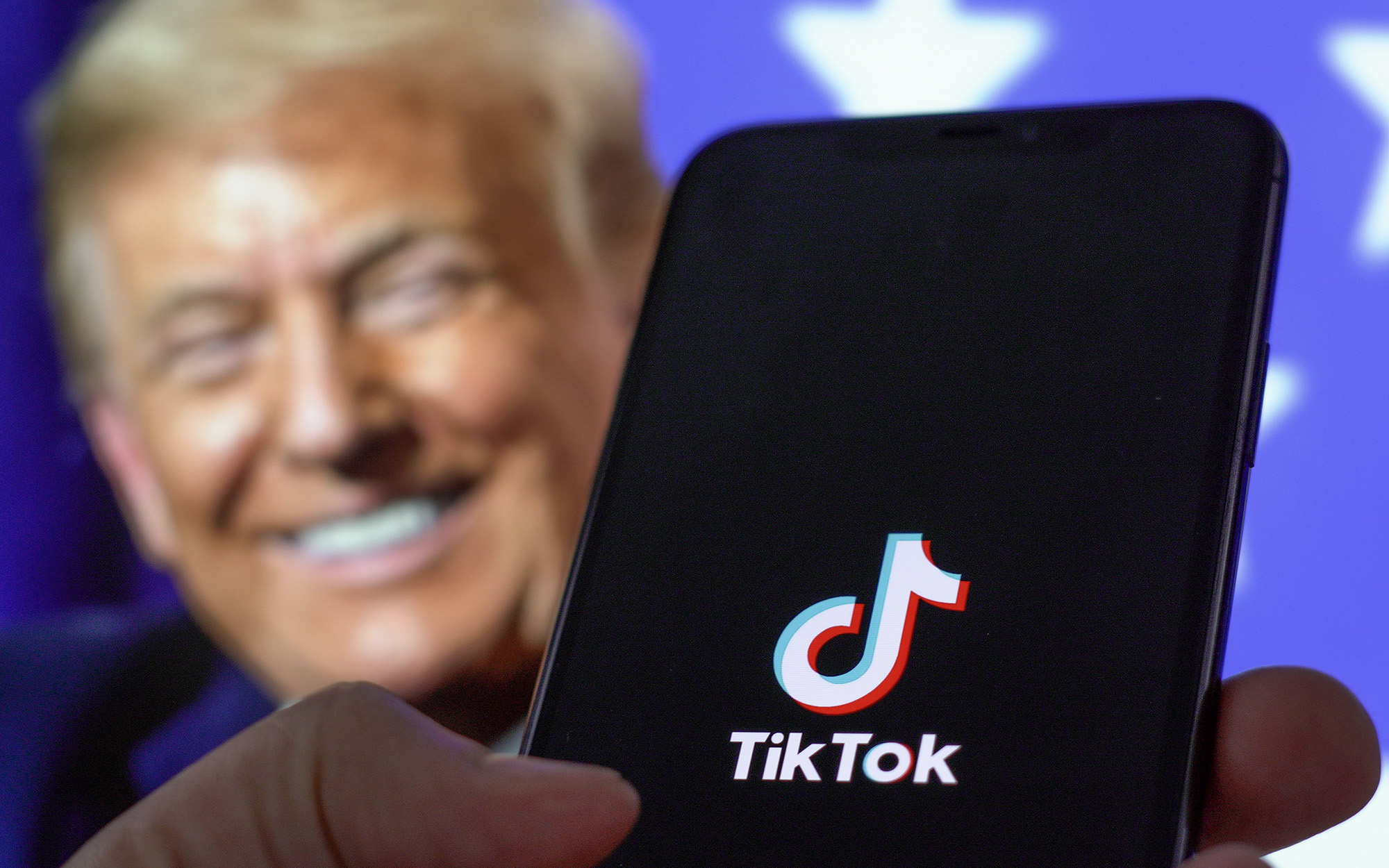 TikTok против Трампа: как соцсеть для подростков угодила в политический  скандал, который мог стоить ей части бизнеса | Forbes.ru