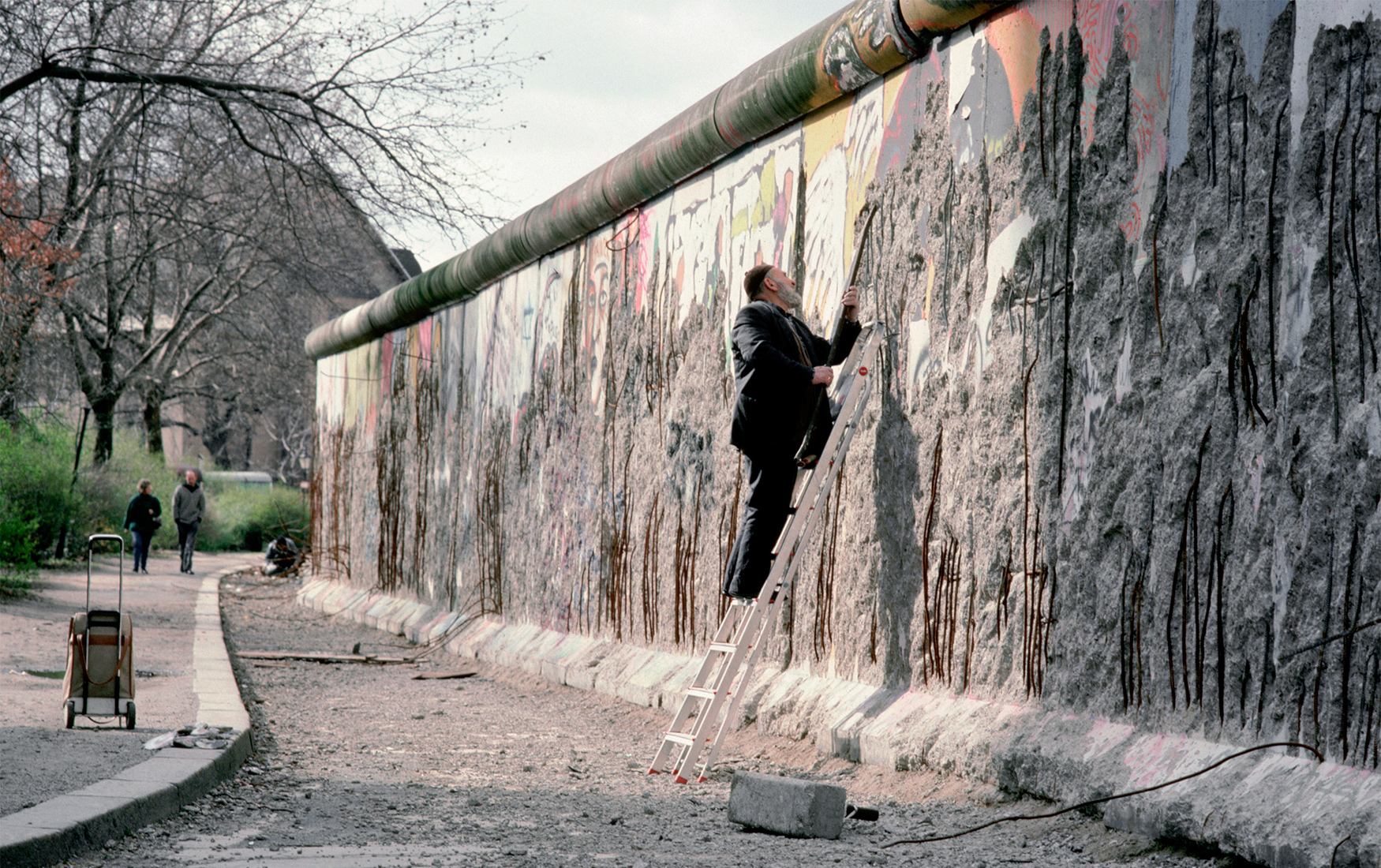Человек, продавший Берлинскую стену: как немецкий предприниматель построил  бизнес на обломках «Железного занавеса» | Forbes.ru