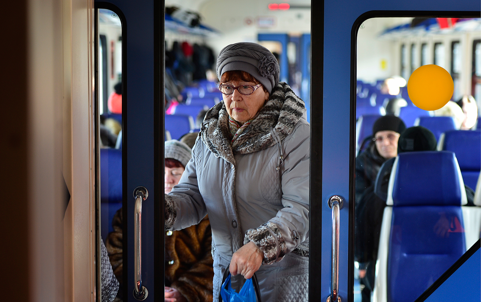 Бонус к шести соткам. Пенсионерам Москвы и Подмосковья дали бесплатные  электрички | Forbes.ru