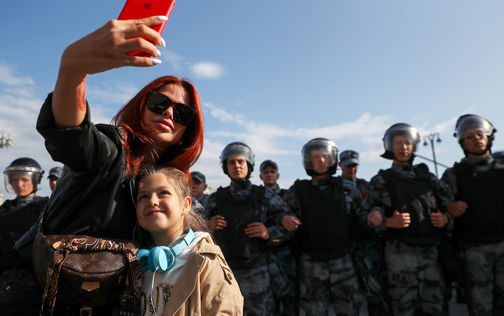 Многодетную пару потребовали лишить родительских прав за участие в митинге  | Forbes.ru