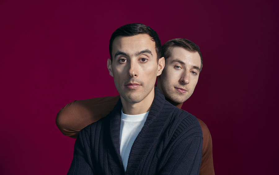 Порно әйел сүндетке отырғызады