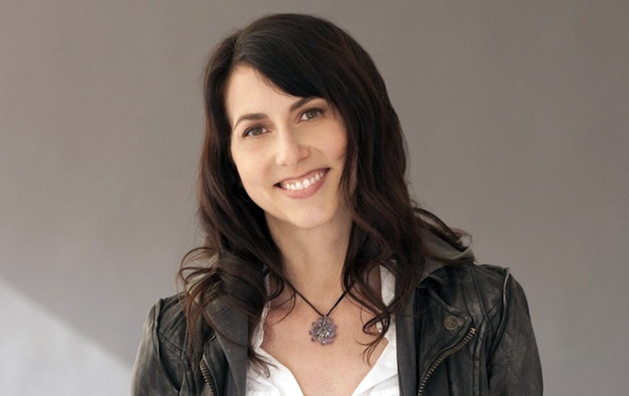 Порно көру: Анасы кішкентай ұлына жыныстық қатынасқа түскен