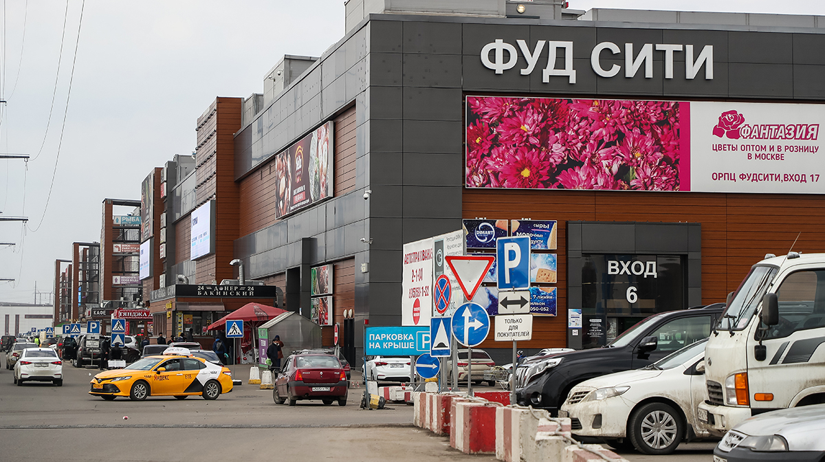 Торговцы устроили массовый сход на рынке, принадлежащем владельцам  «Европейского» | Forbes.ru