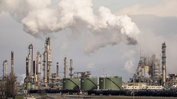 Цена Brent опустилась до $72 за баррель впервые с начала мая
