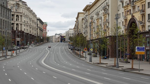 Москва. Улицы города во время ограничений, введенных в связи с распространением коронавирусной инфекции в мае 2020 года. (Фото: Tatyana Makeyeva / Reuters)