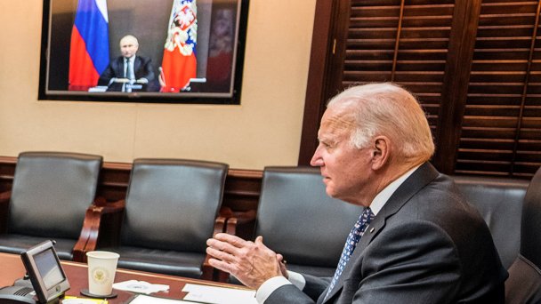 Президент России Владимир Путин и президент США Джо Байден во время двусторонних переговоров (Фото EPA / TASS)