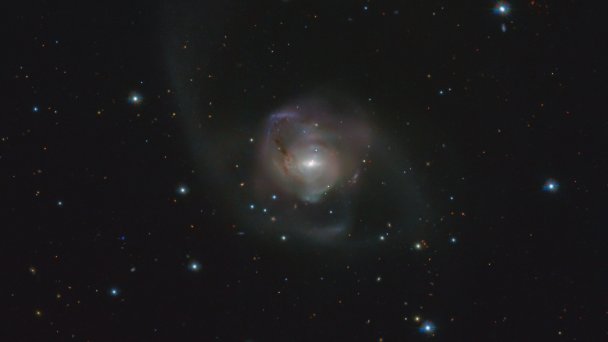 Благодаря телескопу ESO открыта ближайшая к Земле пара сверхмассивных черных дыр (Фото eso.org)
