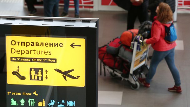 Пассажирский поток в аэропорту Симферополя (Фото Сергея Мальгавко / ТАСС)