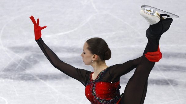 Камила Валиева во время выполнения произвольной программы. (Фото Jean Catuffe / Getty Images)