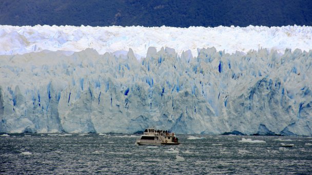 Причиной изменений исследователи считают рост объема талой воды, которая попадает в океан из таящих ледников в результате изменения климата.  (Фото Hamish Smith  / Reuters)