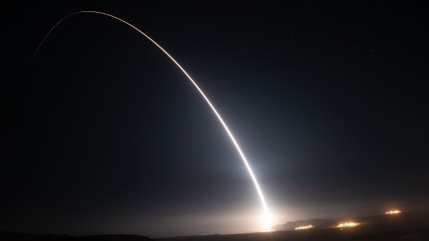 Испытательный запуск межконтинентальной баллистической ракеты Minuteman III, способной нести ядерный заряд. 11 августа 2021 года. (Фото Michael Peterson / U.S. Space Force)