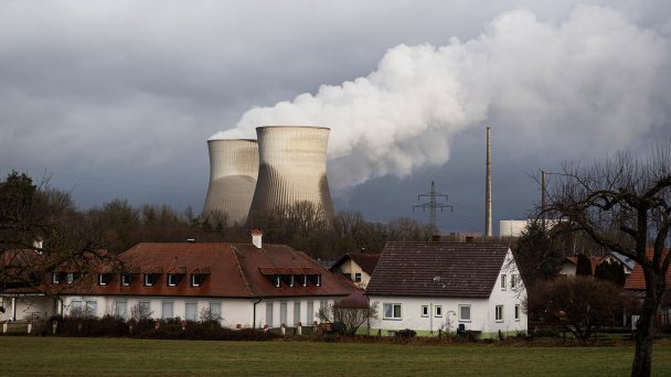 Атомная электростанции в Гундреммингене, Германия. (Фото Lukas Barth / Reuters)