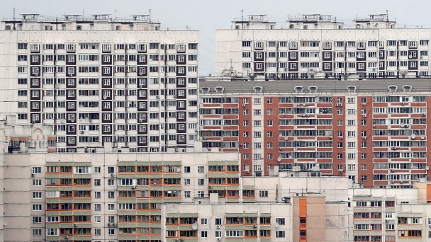 Вид на жилые дома в районе Марьино. (Фото Антона Новодережкина / ТАСС)
