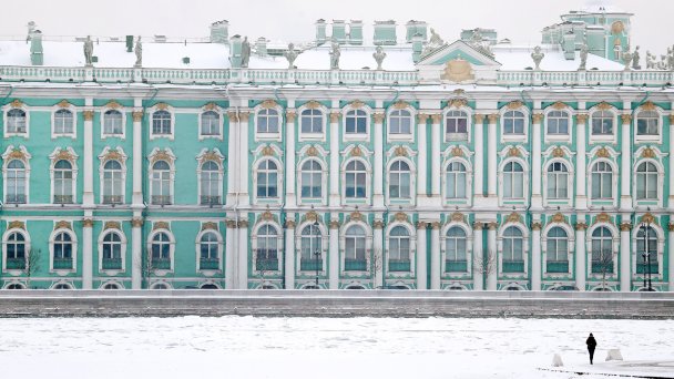 Вид на здание Государственного Эрмитажа (Фото Александра Демьянчука / ТАСС)