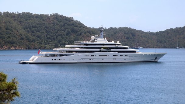 Eclipse, the private luxury yacht of Russian billionaire Roman Abramovich, anchors in Fethiye district of Mugla, Turkiye on March 27, 2022 (Фото Ali RÄ±za Akkir / Anadolu Agency via Getty Images)