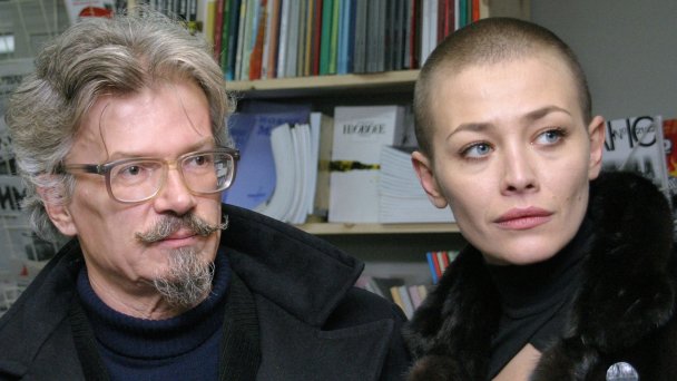 Эдуард Лимонов и Екатерина Волкова во время пресс-конференции в 2005 году (Фото ТАСС)