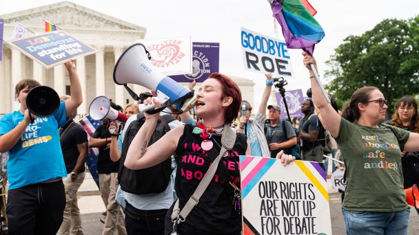 Демонстрация за право на аборт у здания Верховного суда США в Вашингтоне, 21 июня 2022 года. (Фото Eric Lee / Bloomberg via Getty Images)