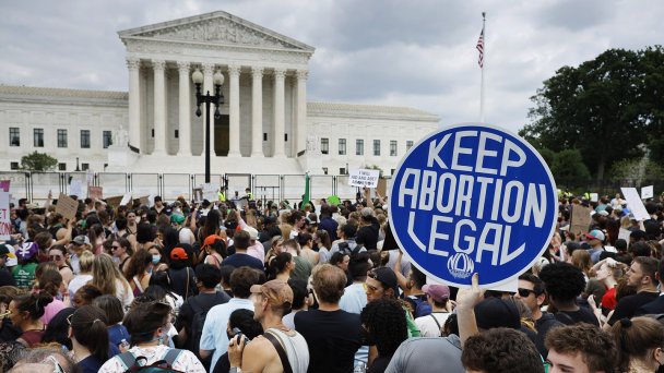 Борцы за права на аборты перед зданием Верховного суда США в Вашингтоне (Фото Chip Somodevilla / Getty Images)