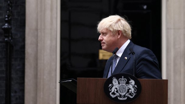 Премьер-министр Великобритании Борис Джонсон делает заявление на Даунинг-стрит в Лондоне, 7 июля 2022 года (Фото Henry Nicholls / Reuters)