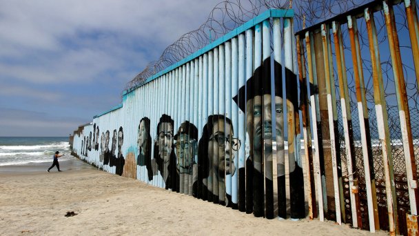 Участок пограничного забора в Тихуане, Мексика (Фото Jorge Duenes / Reuters)