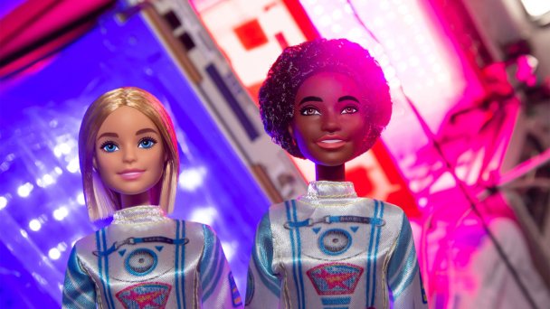 В феврале 2022 года две куклы Барби впервые отправились в космос. (Фото Mattel)