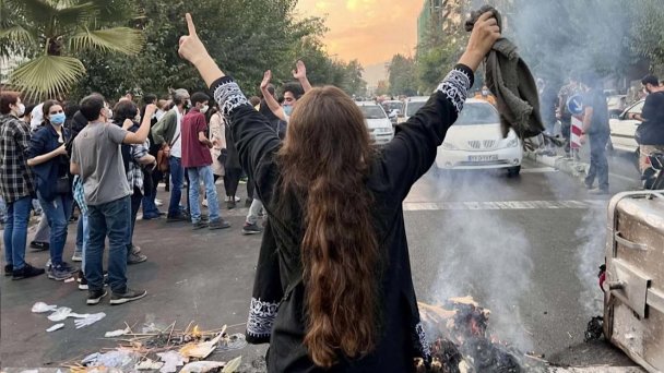 Во время одного из протестов в Тегеране после смерти Махсы Амини (Фото Zuma / TASS)