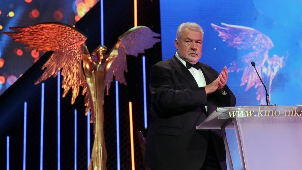Художественный руководитель премии «Ника» Юлий Гусман на 32-й церемонии вручения наград национальной кинематографической премии «Ника» (Фото Вячеслава Прокофьева / ТАСС)