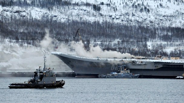 Крейсер «Адмирал Кузнецов» (Фото Льва Федосеева / ТАСС)