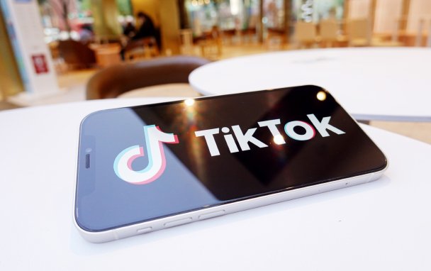 Логотип TikTok на iPhone. Фото Zuma\TASS