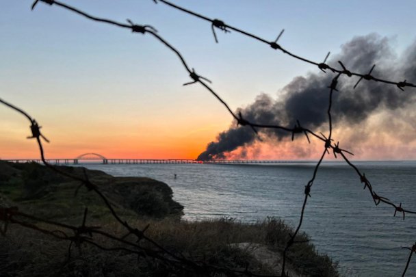 Пожар на Крымском мосту (Фото Алены Поповой / ТАСС)
